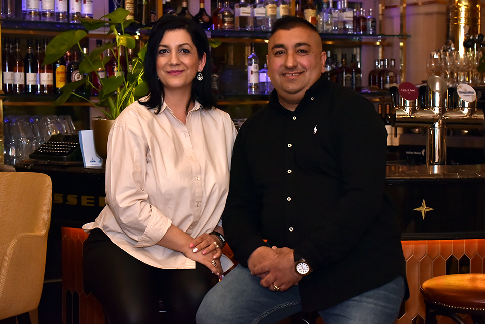 zeneakavéházban 02