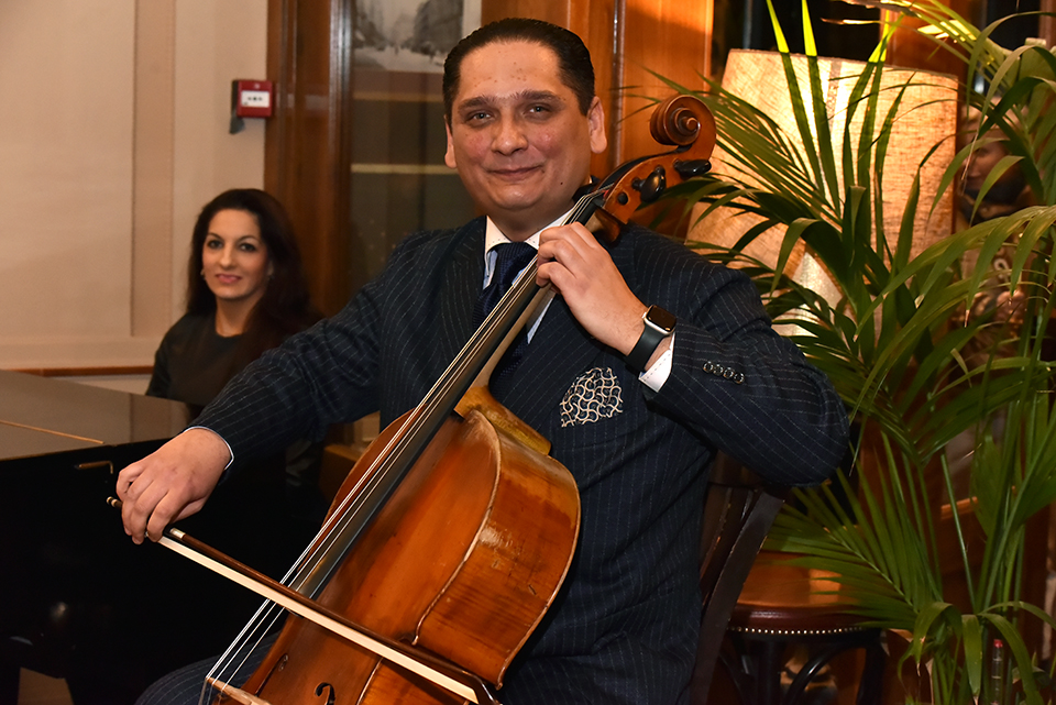 zeneakavéházban 08