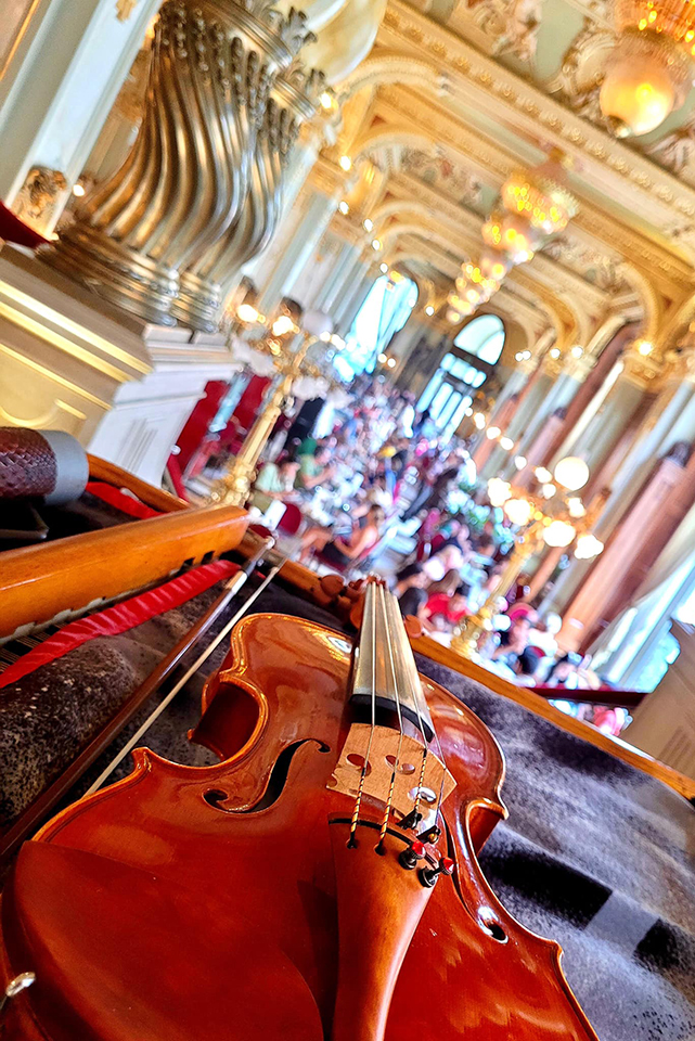 zeneakavéházban 18